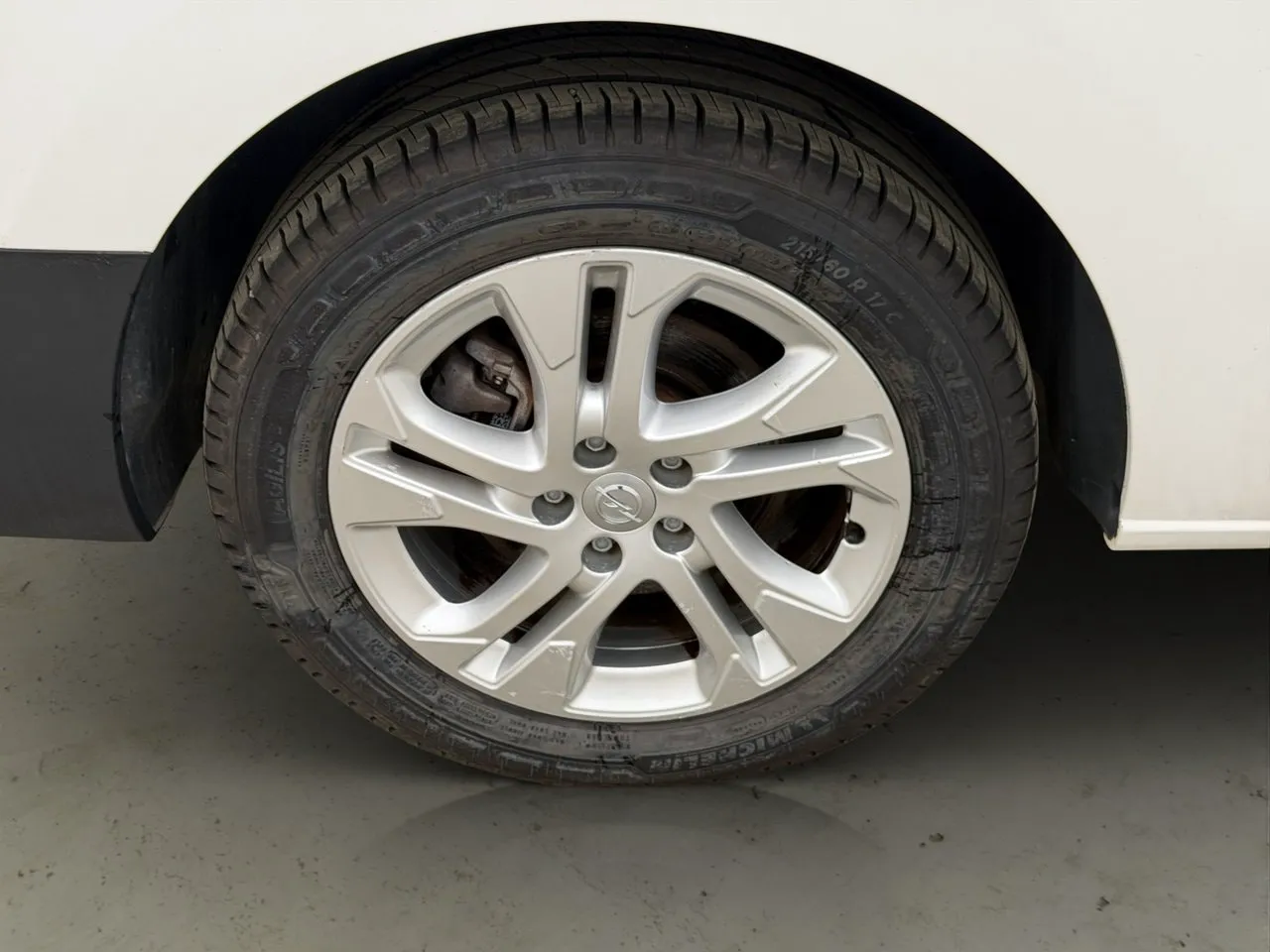 Vehicle image 30