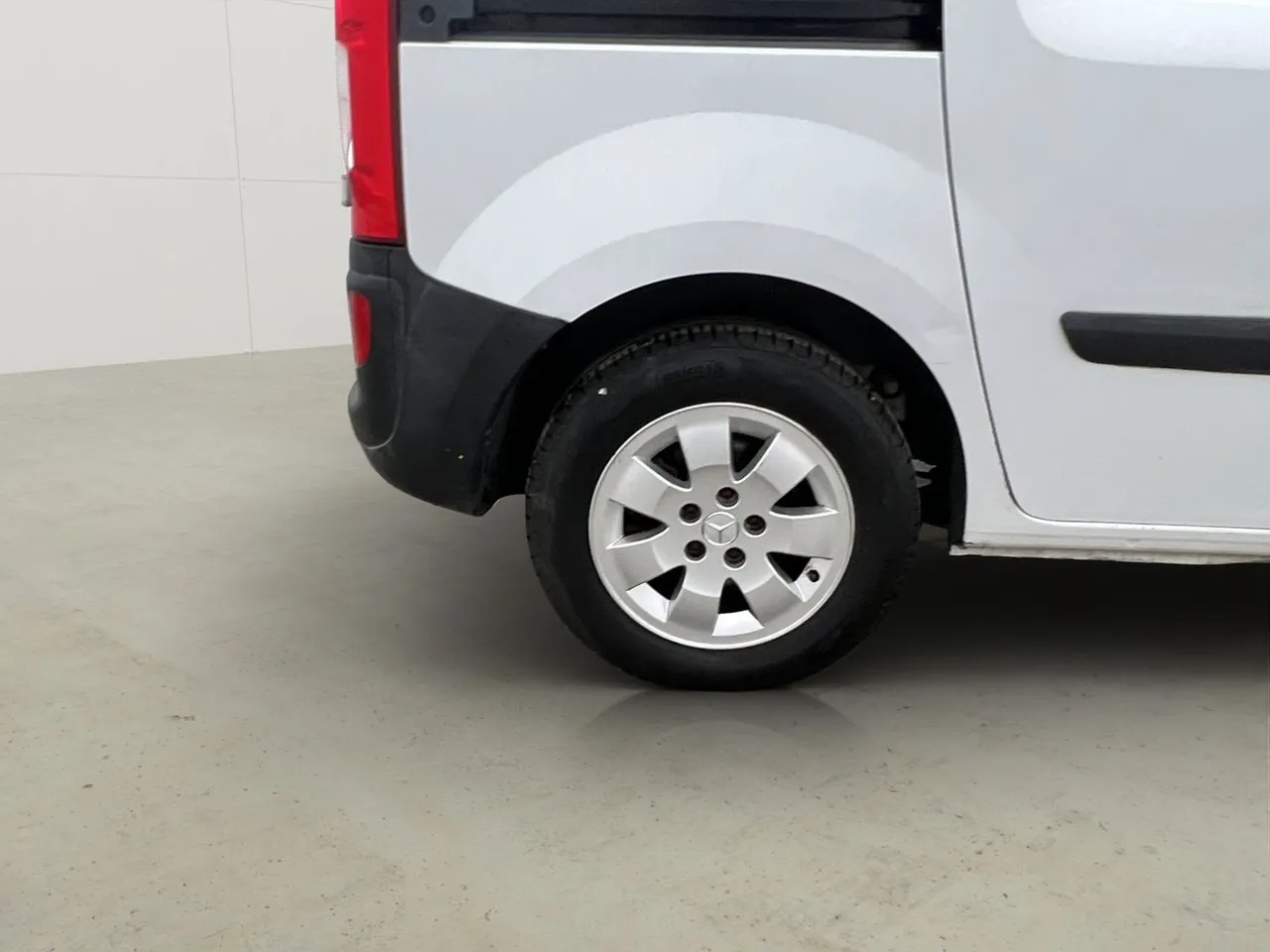 Vehicle image 21