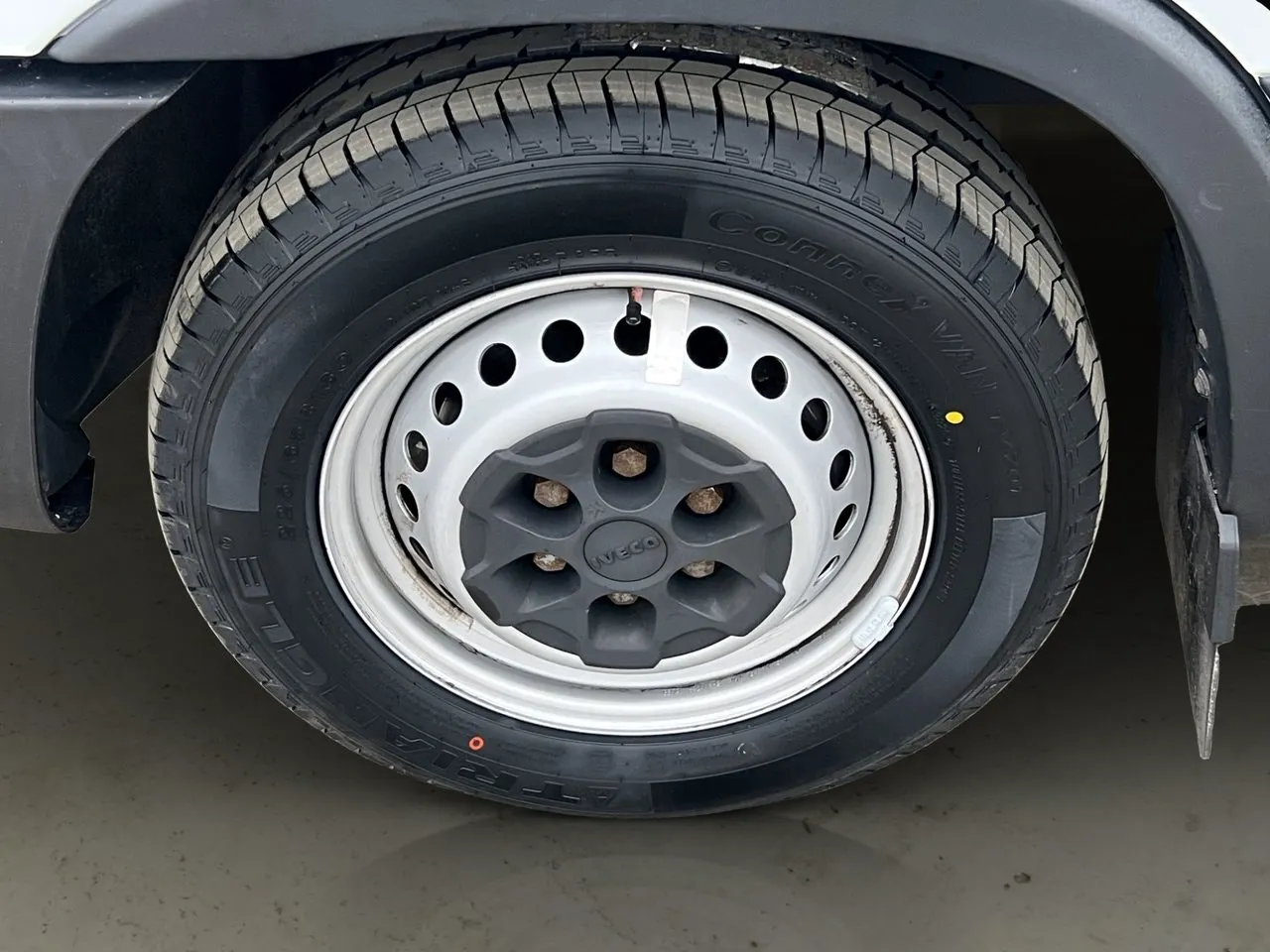 Vehicle image 18