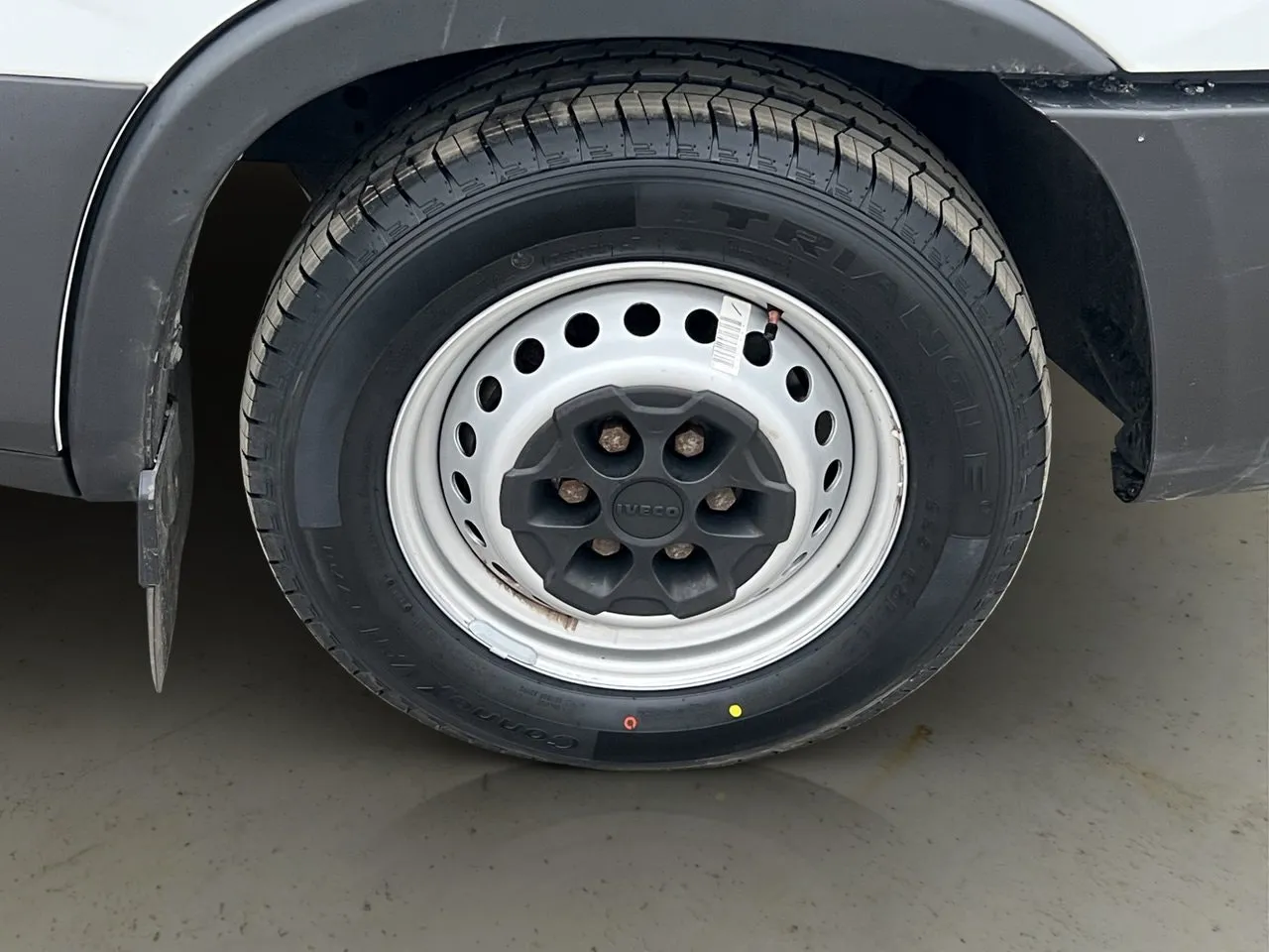 Vehicle image 21
