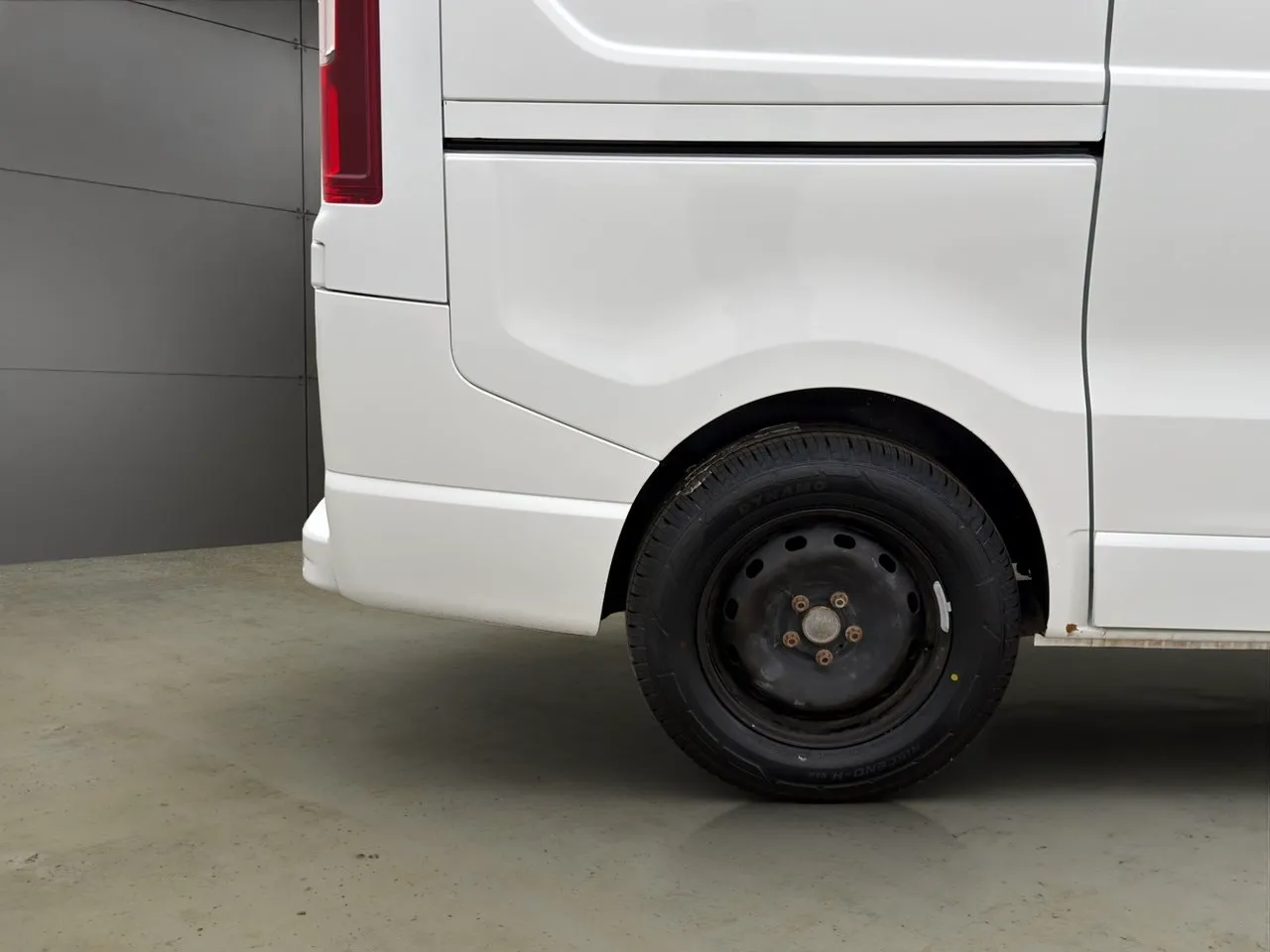 Vehicle image 25
