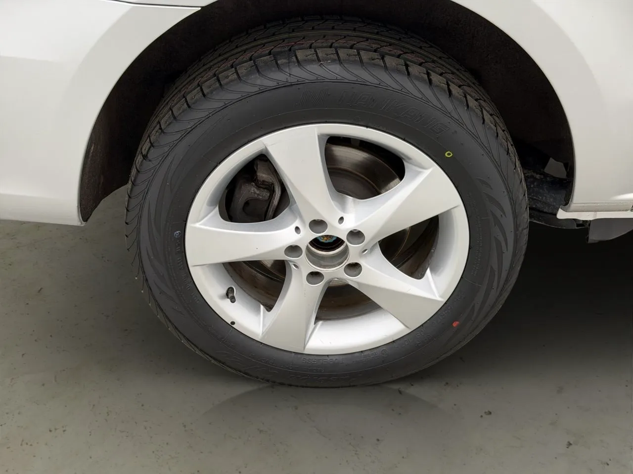 Vehicle image 30