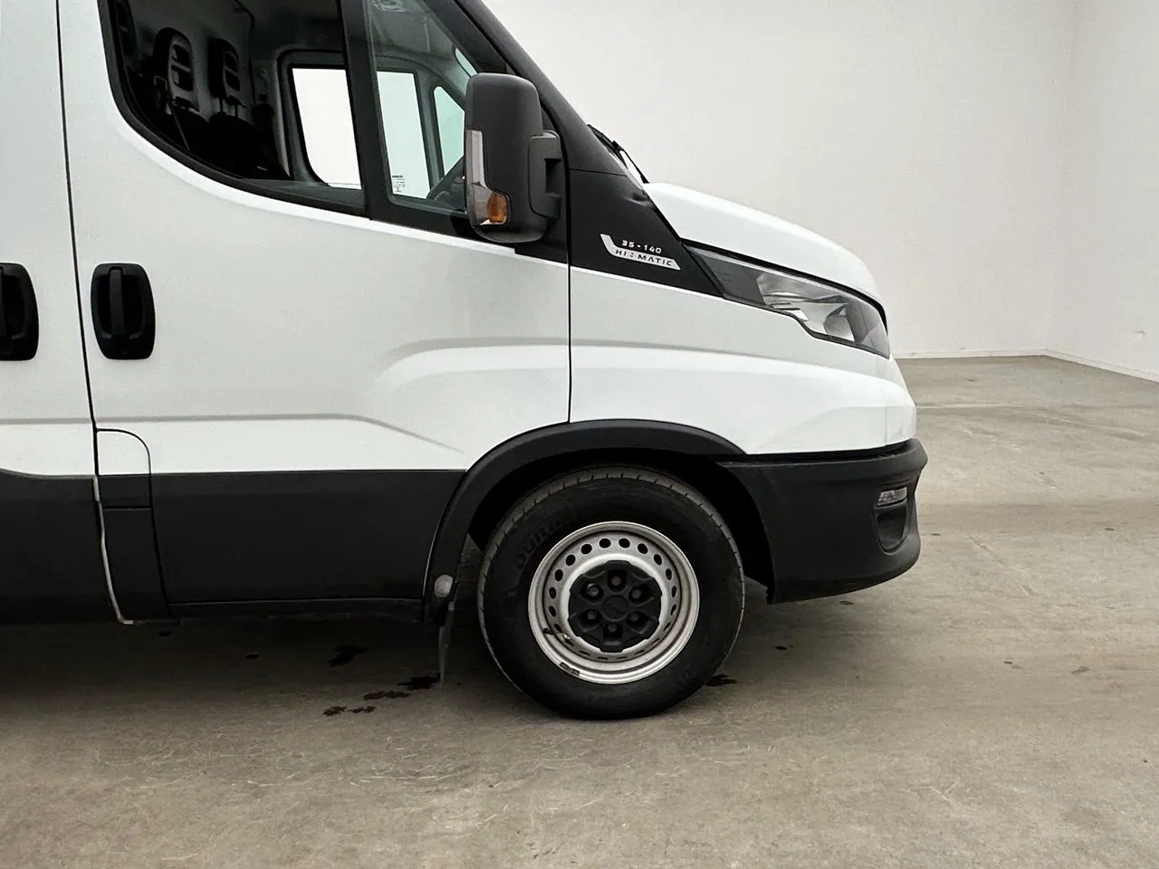 Vehicle image 27