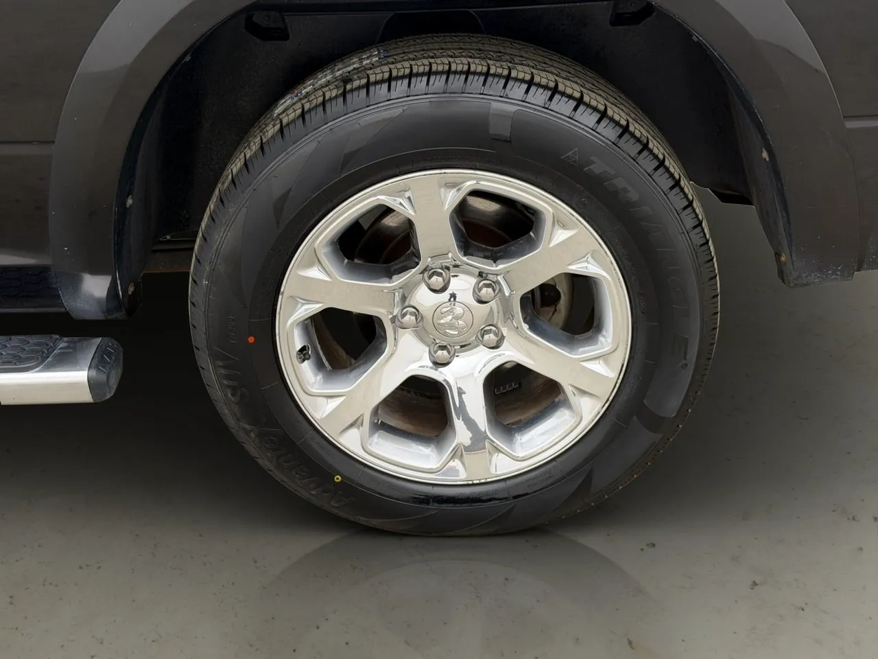 Vehicle image 35