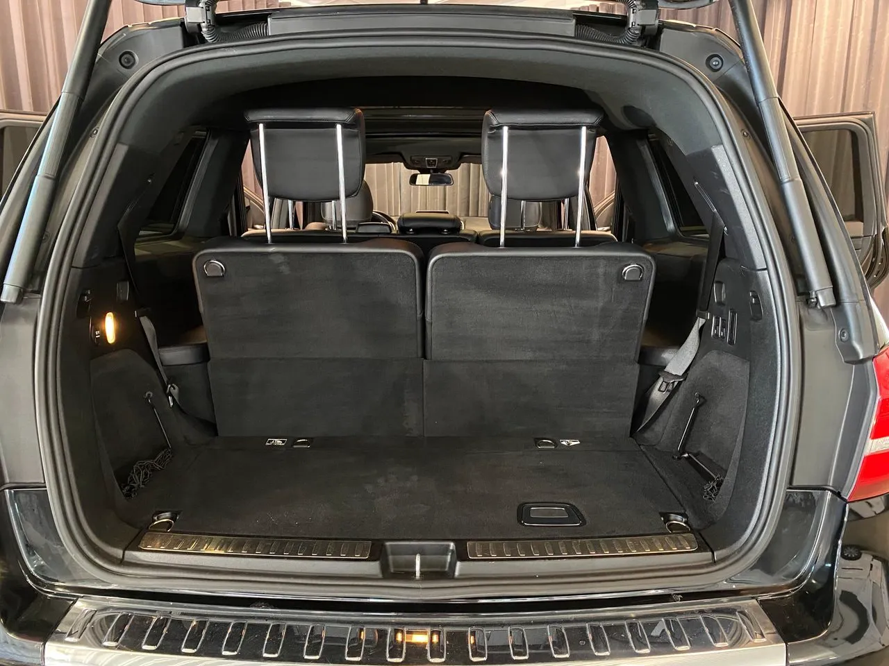 Vehicle image 30