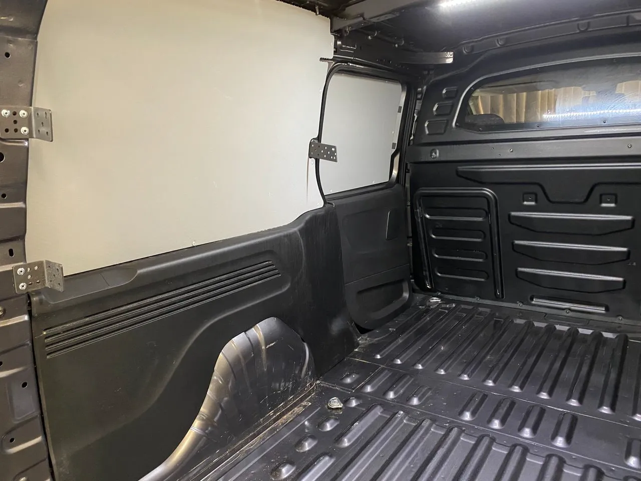 Vehicle image 25