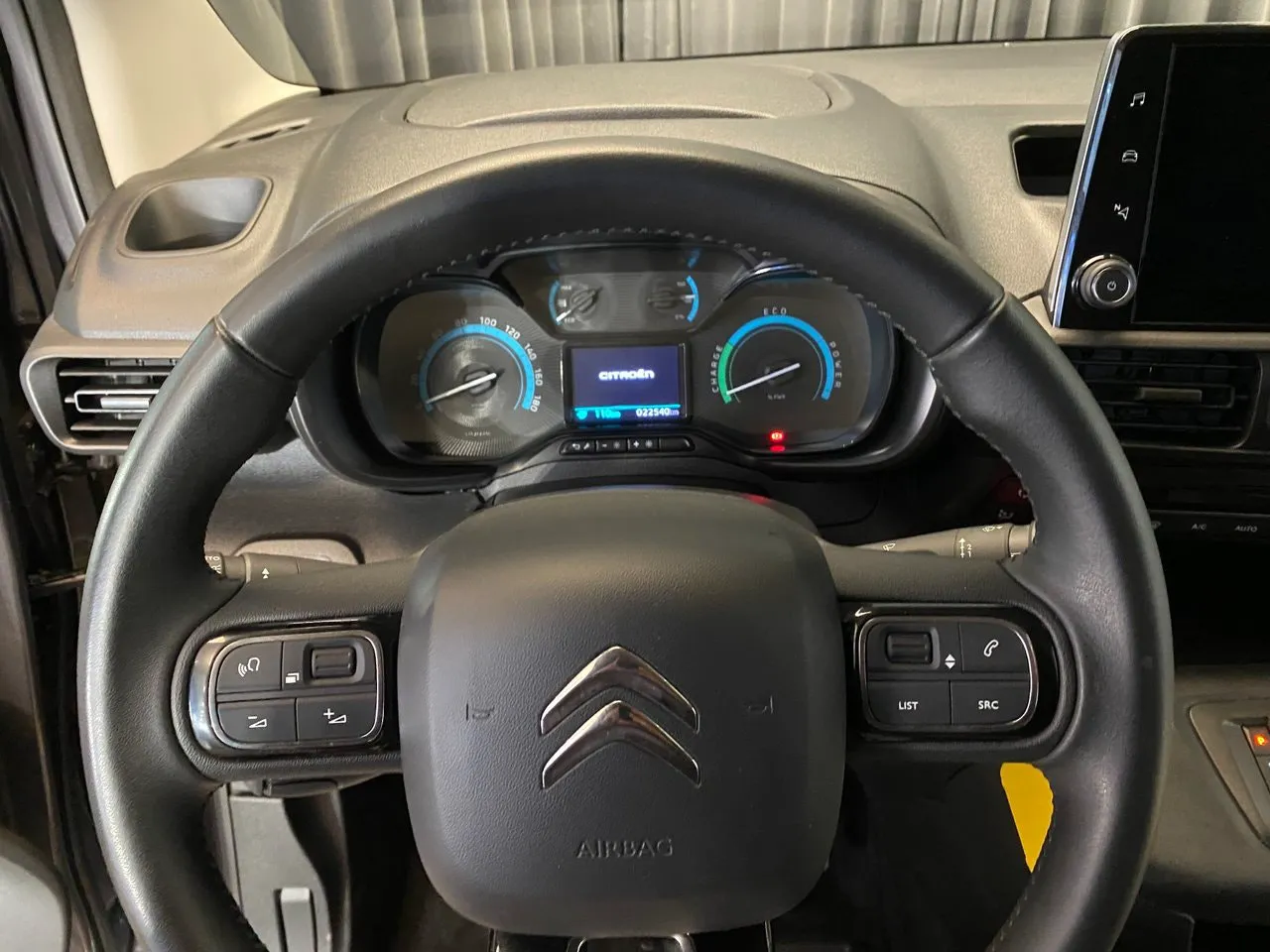 Vehicle image 35