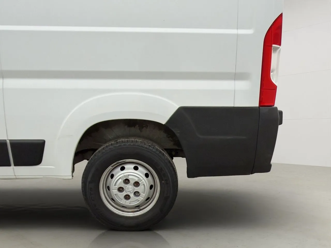 Vehicle image 24