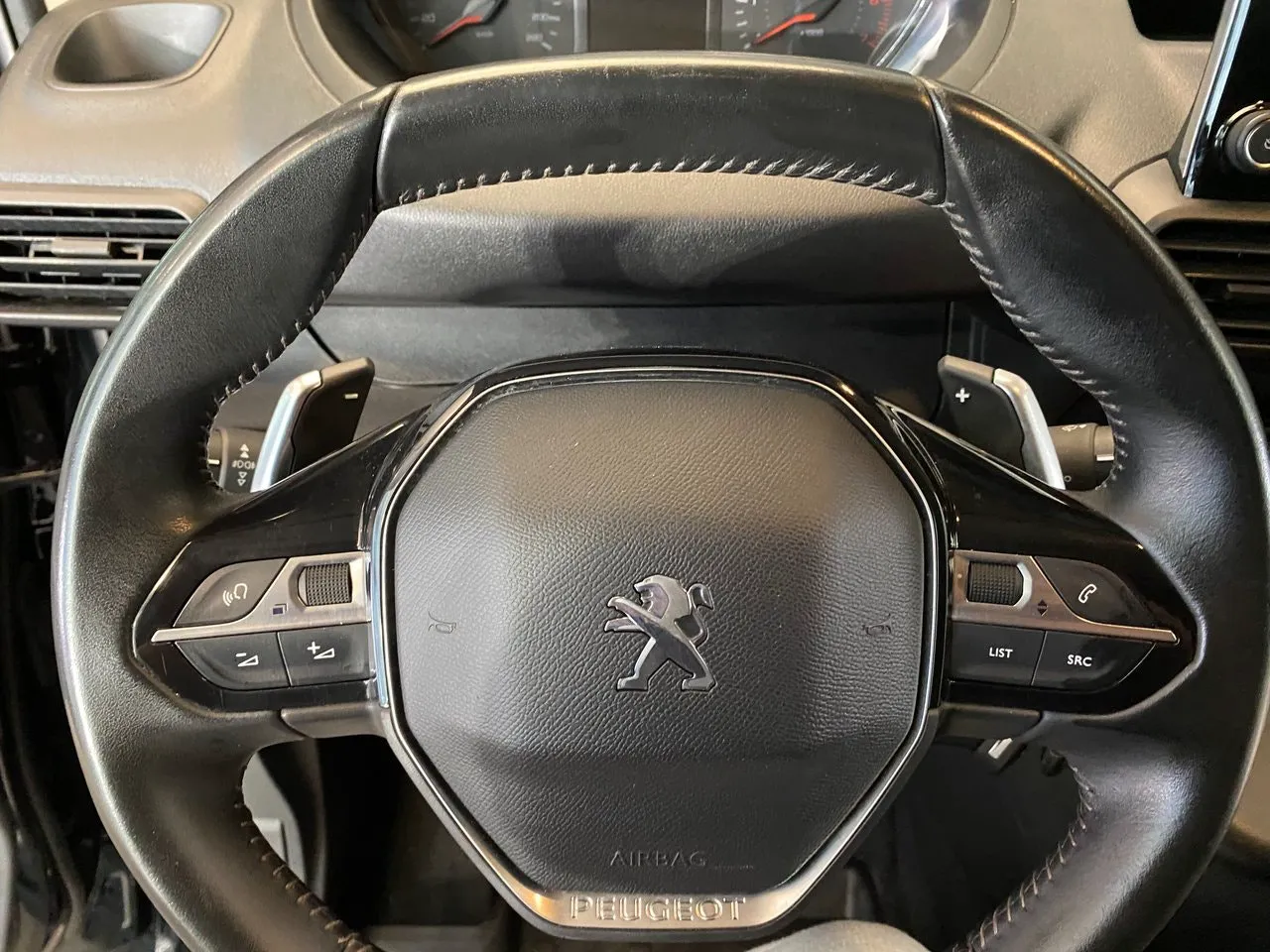 Vehicle image 28