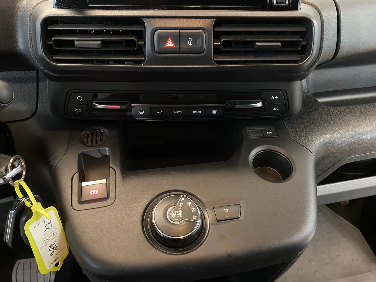 Vehicle image 25