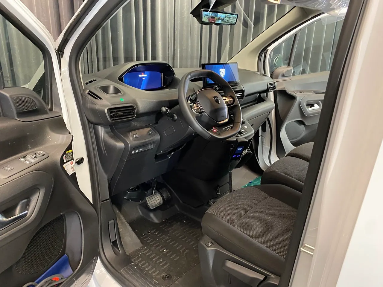 Vehicle image 35