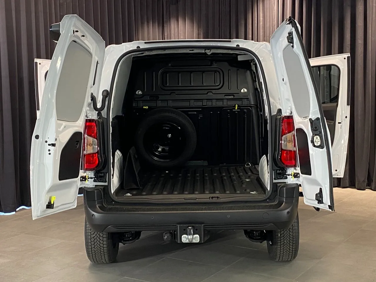 Vehicle image 25