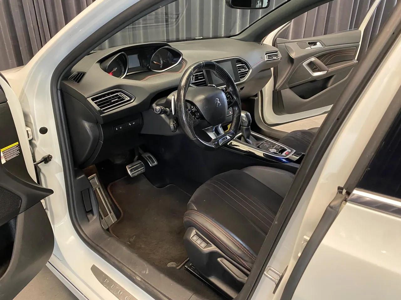 Vehicle image 20
