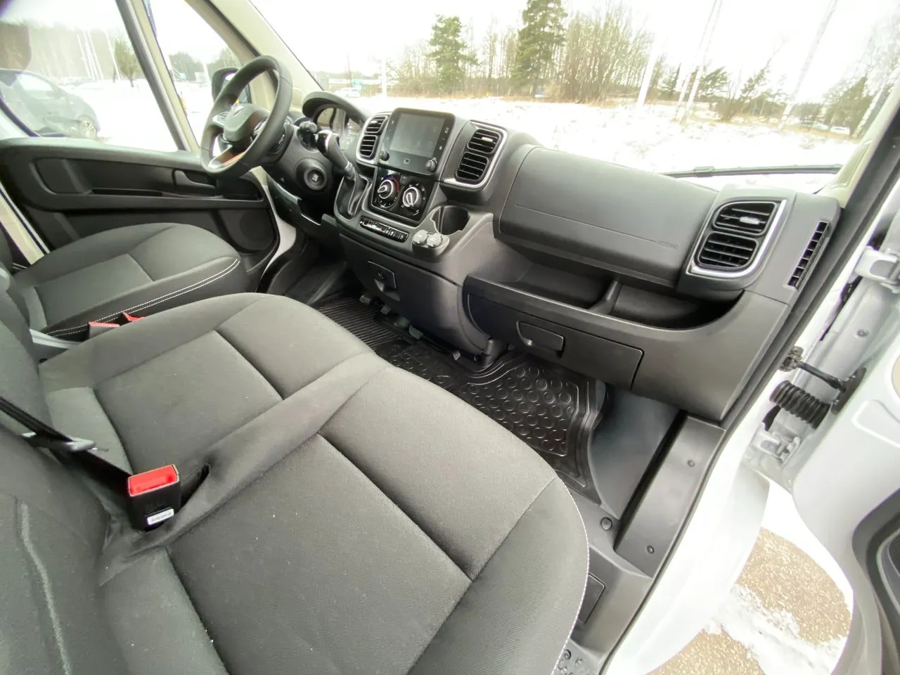 Vehicle image 26