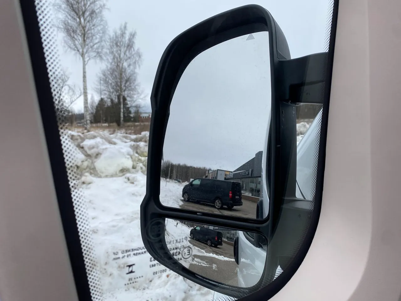 Vehicle image 32