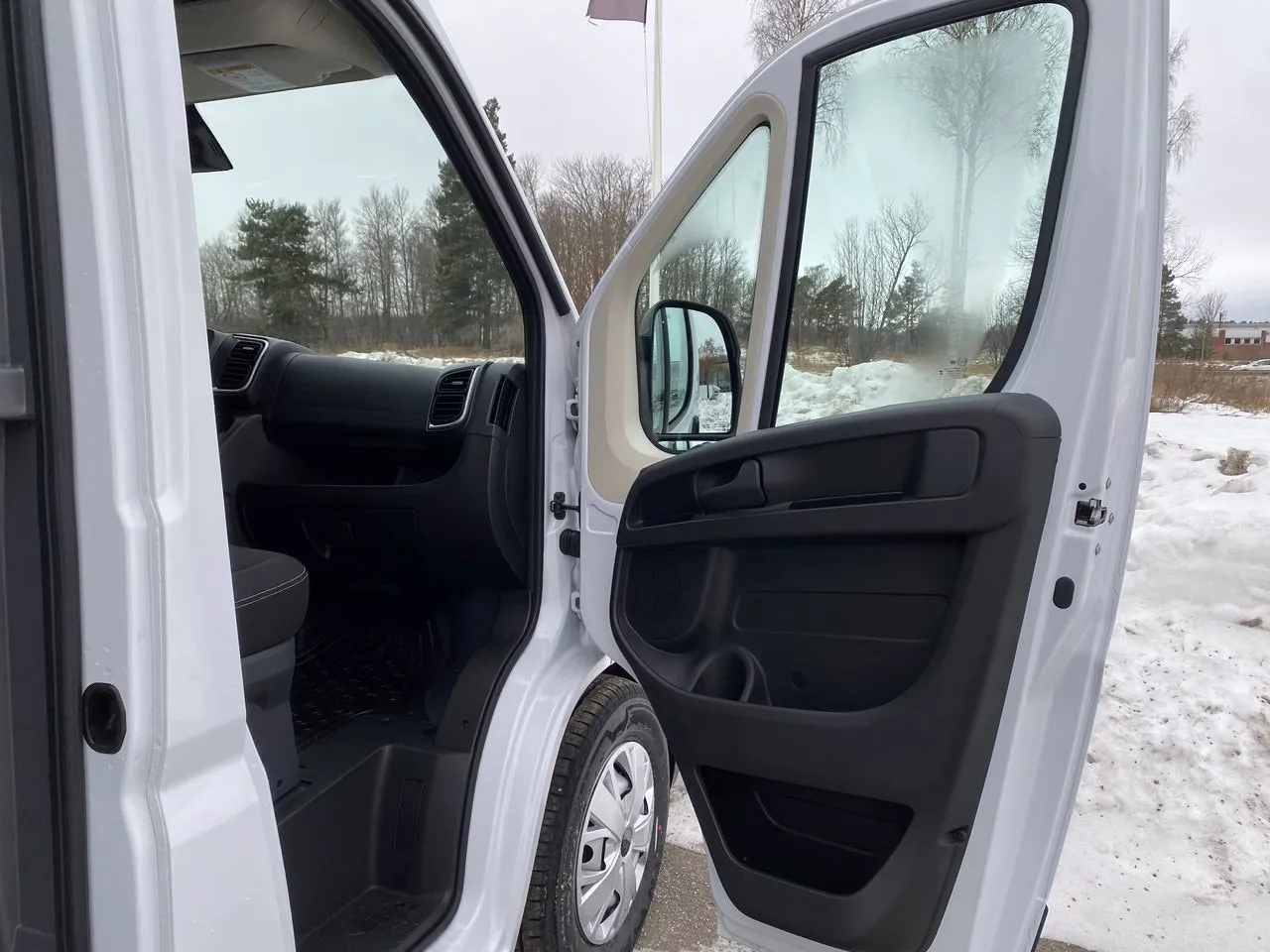 Vehicle image 21