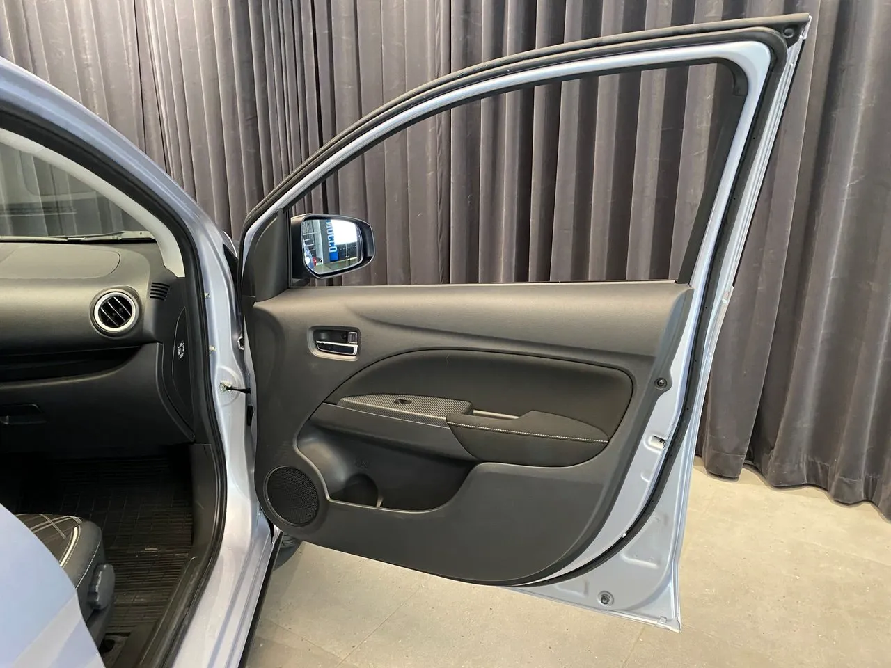 Vehicle image 23