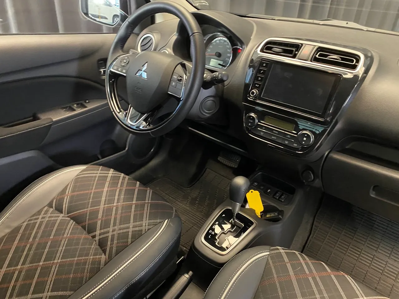 Vehicle image 25