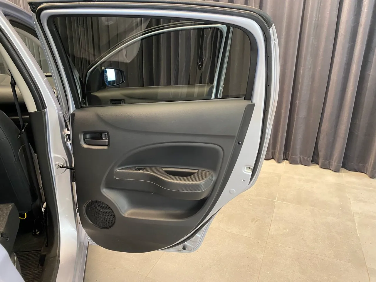 Vehicle image 26