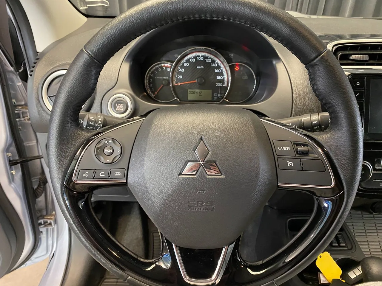 Vehicle image 32