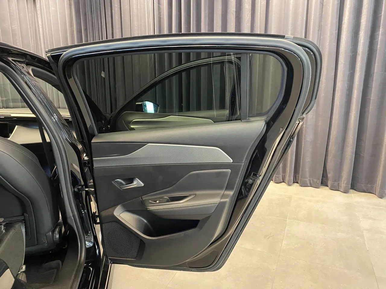 Vehicle image 31