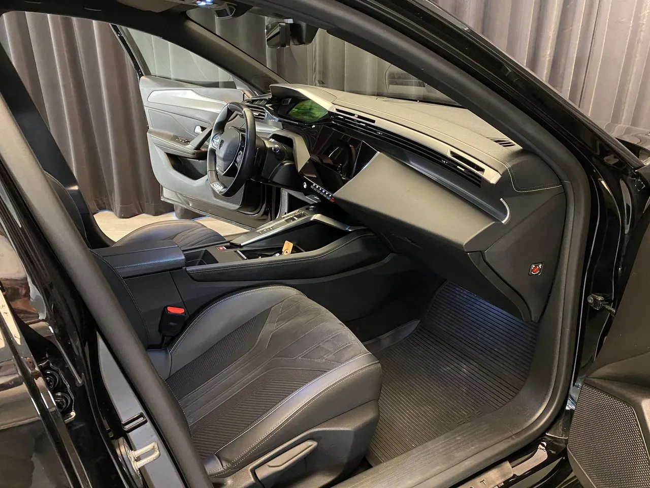 Vehicle image 30