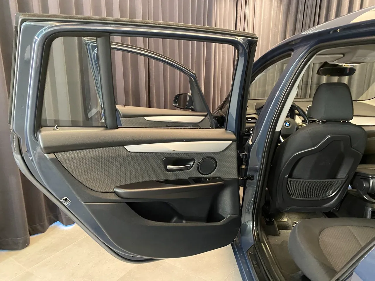 Vehicle image 34