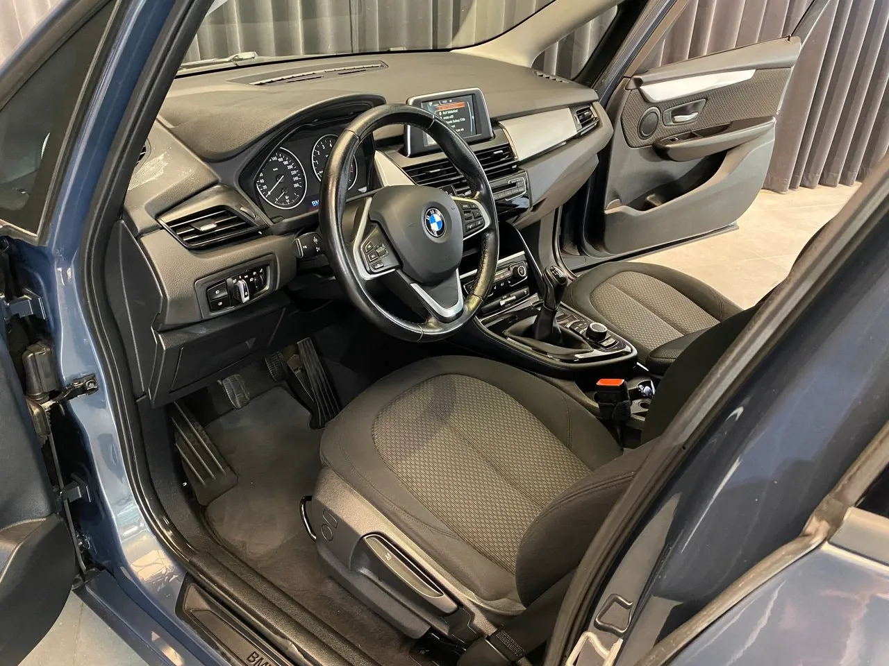 Vehicle image 30