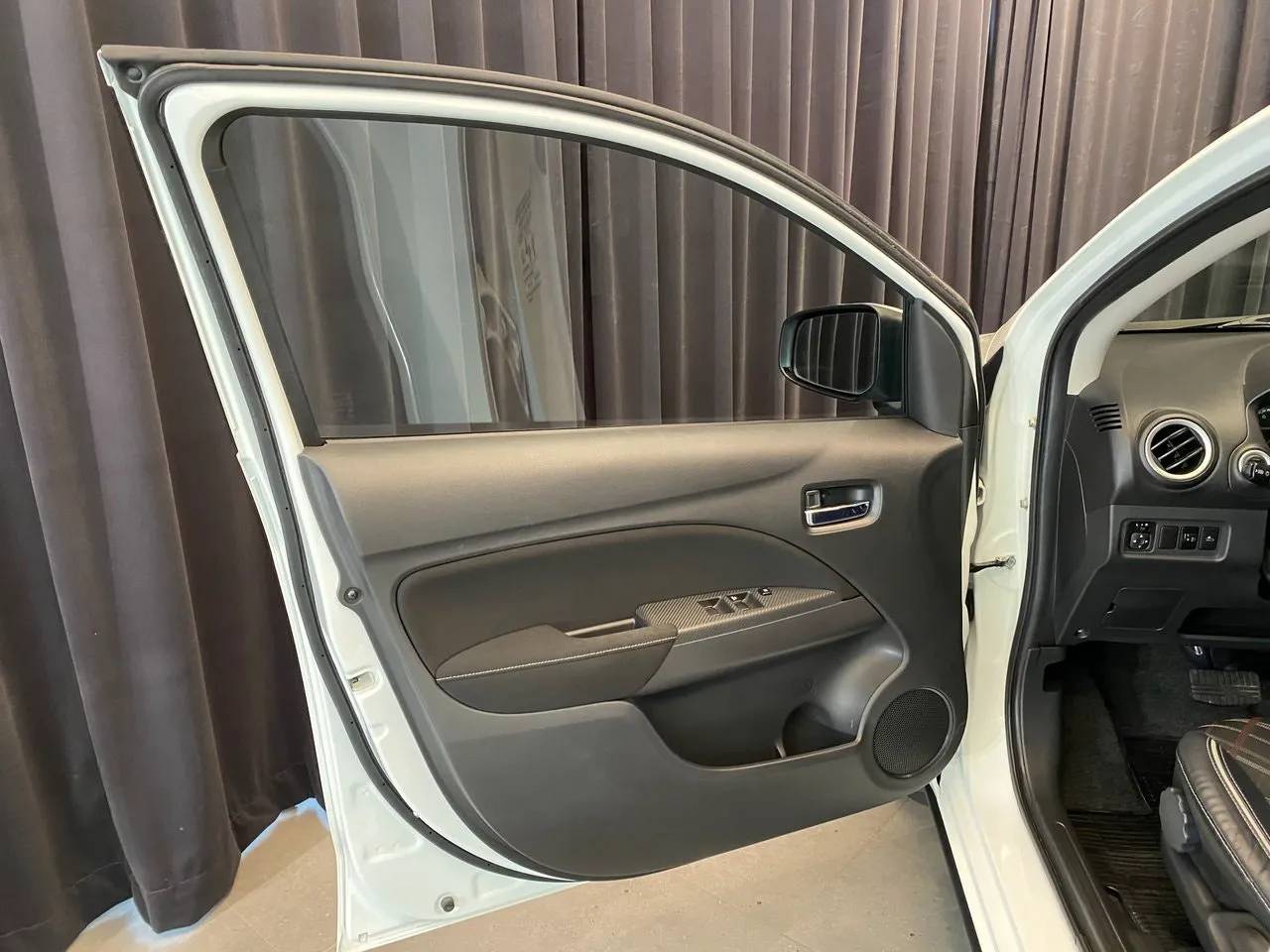 Vehicle image 36