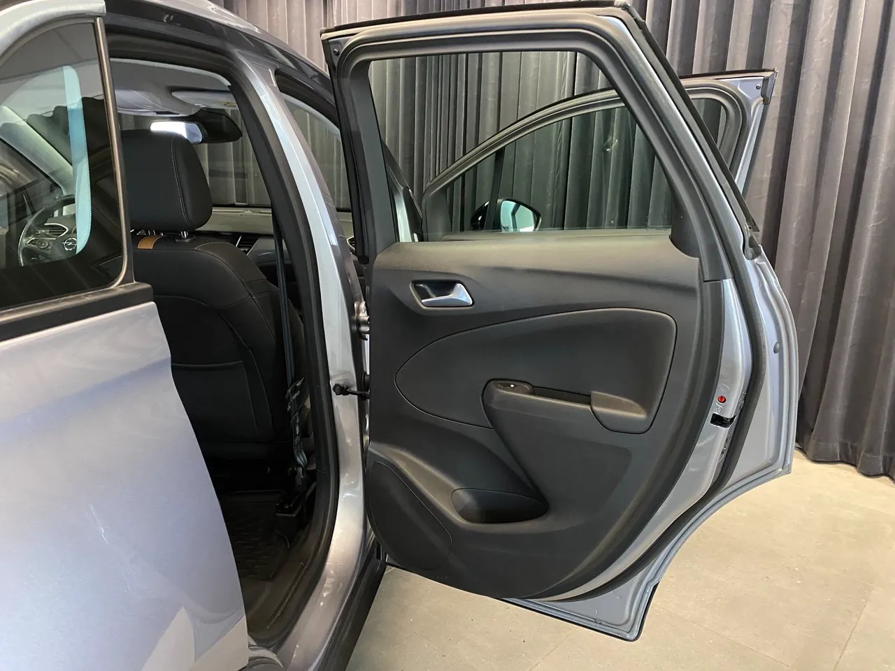 Vehicle image 30
