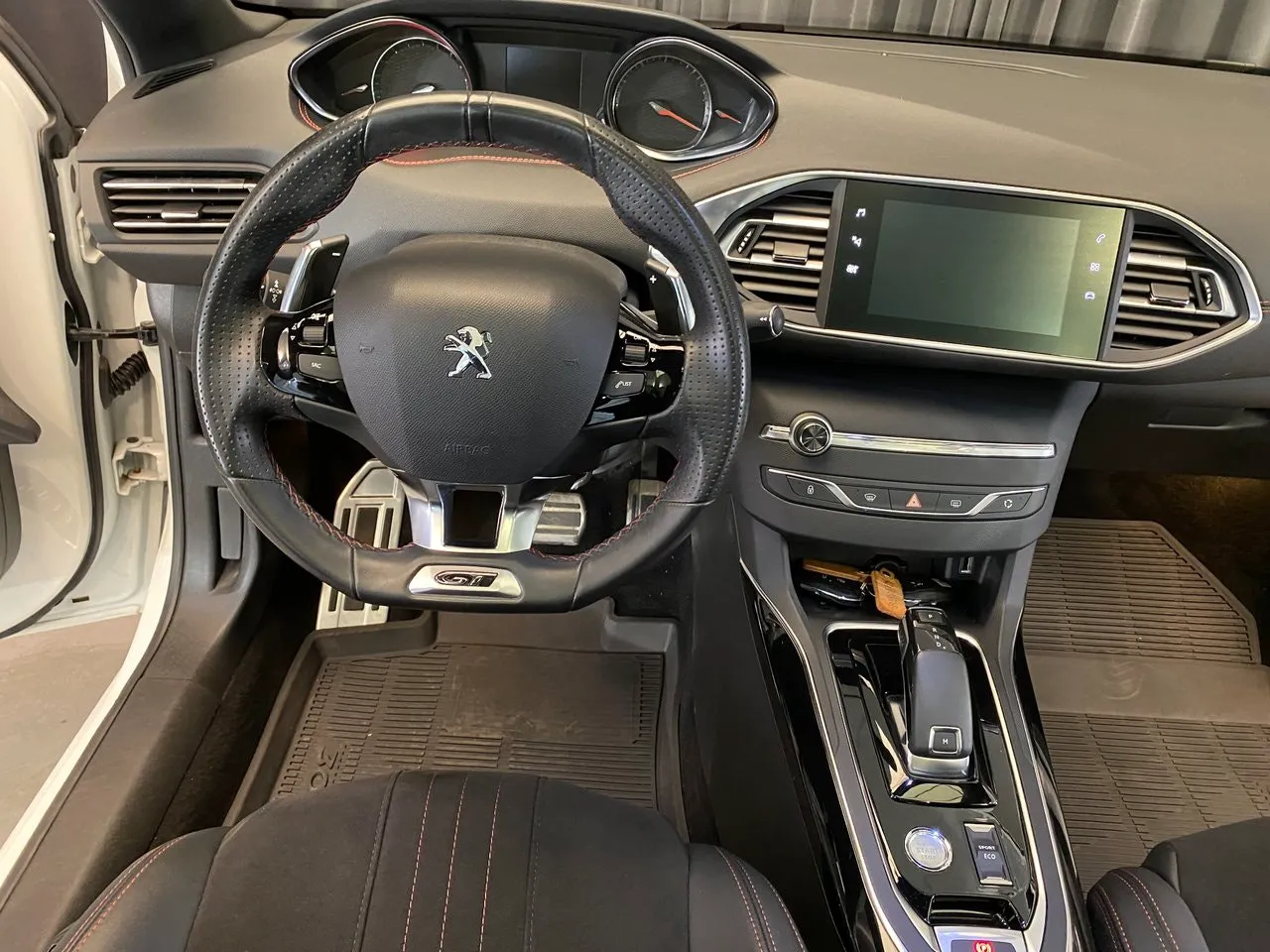 Vehicle image 33