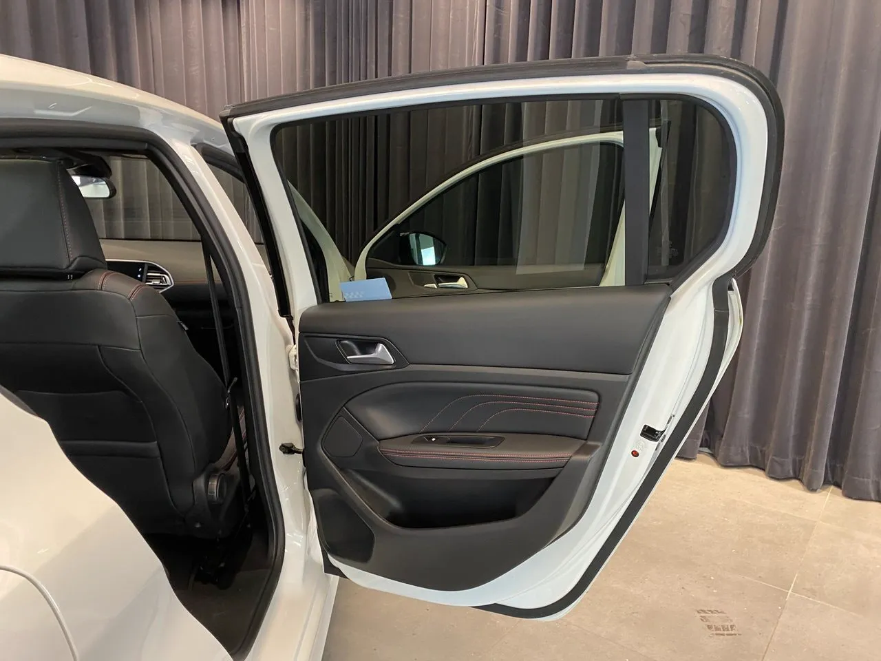Vehicle image 25