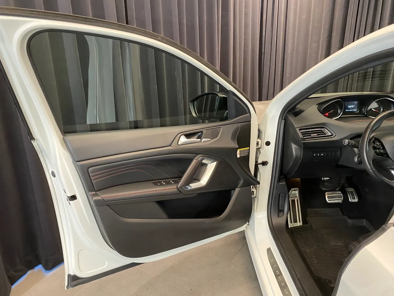Vehicle image 20