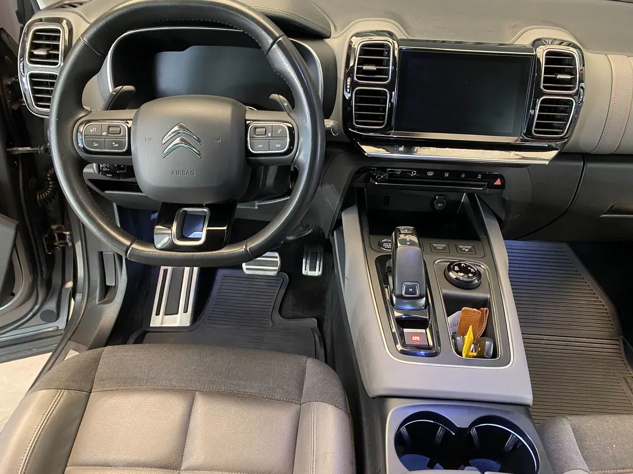 Vehicle image 32