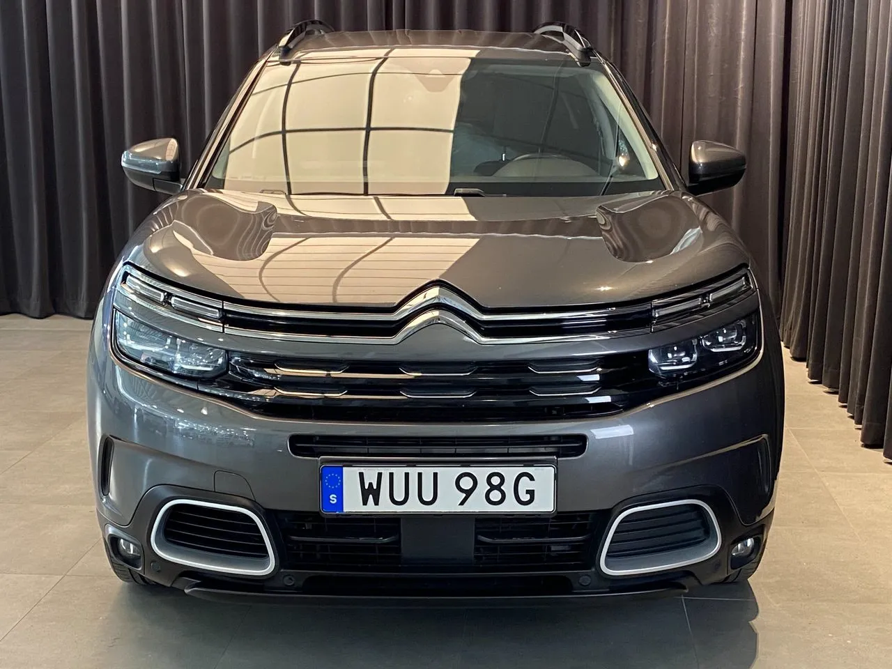 Vehicle image 3