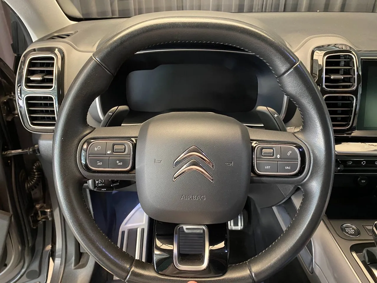 Vehicle image 33