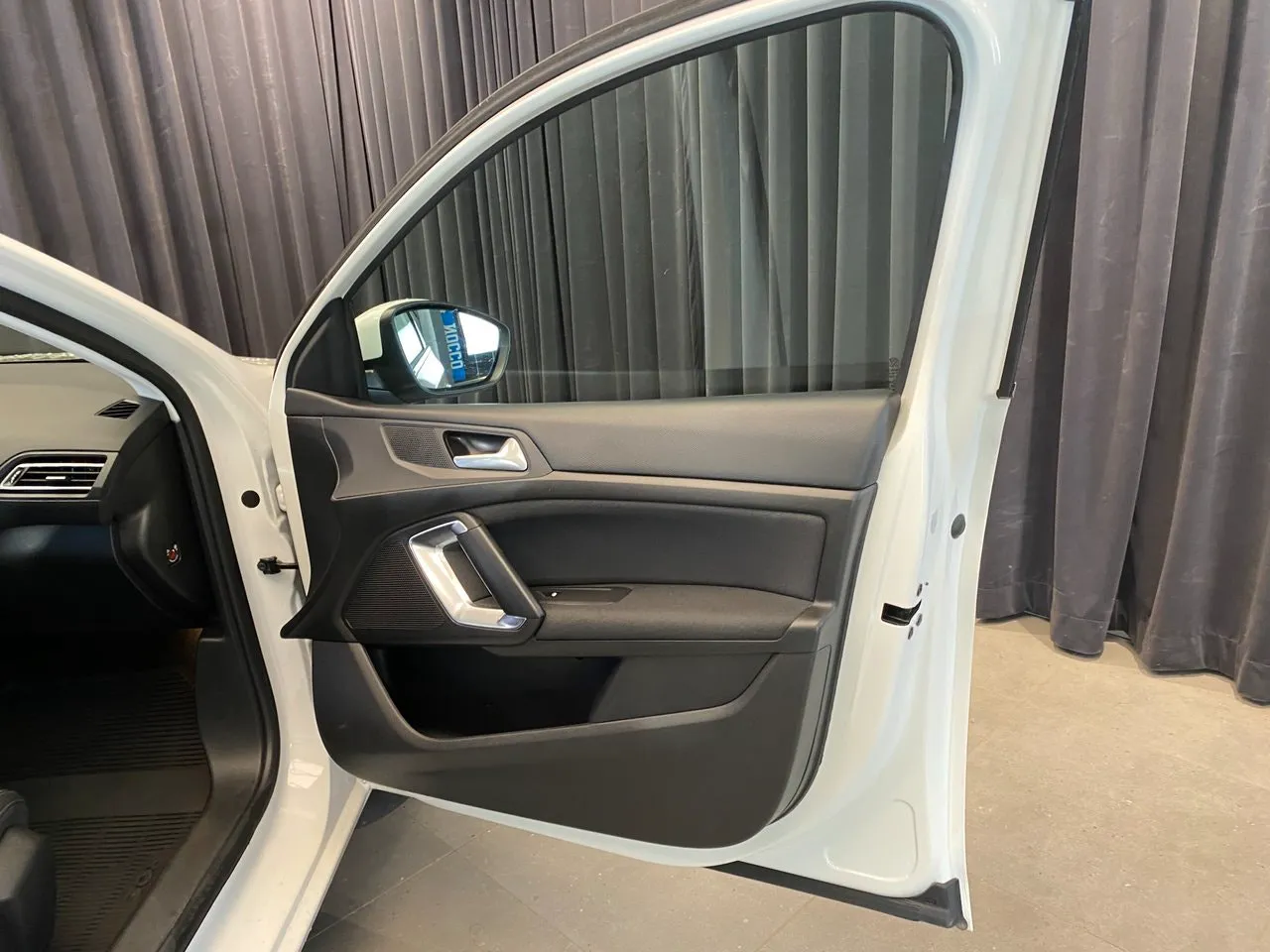Vehicle image 35