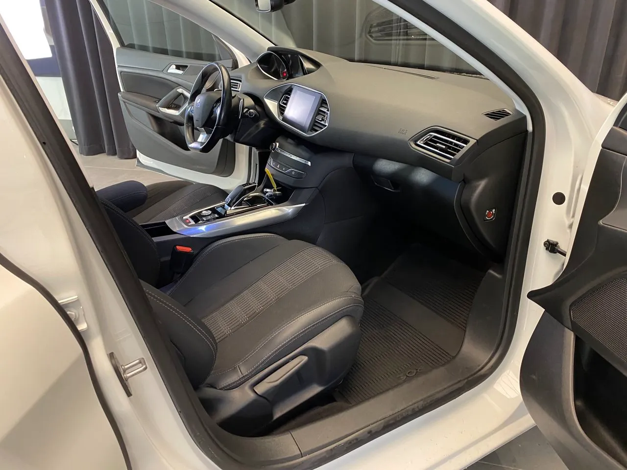 Vehicle image 36