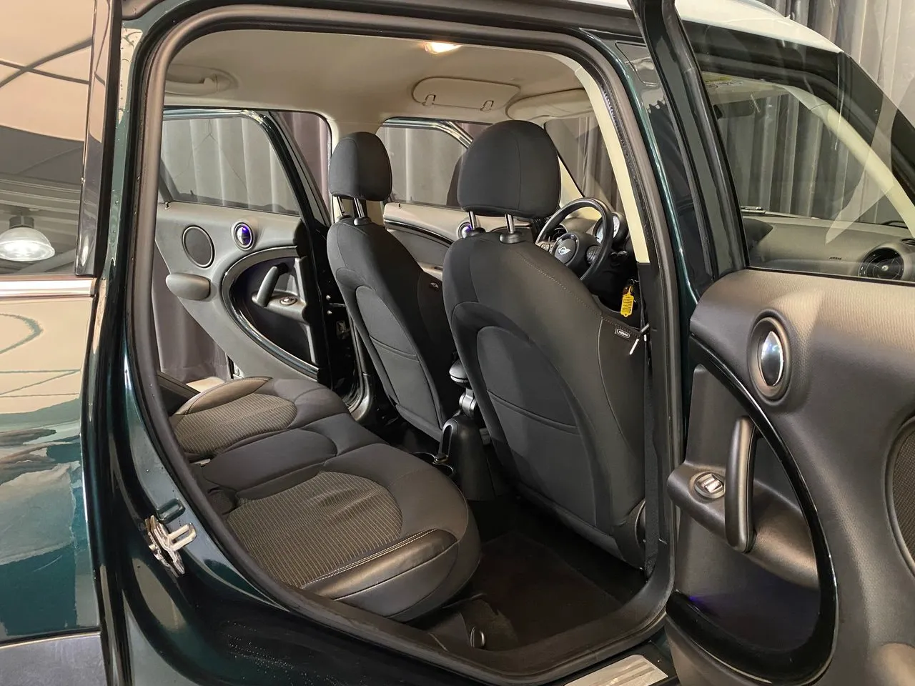 Vehicle image 30