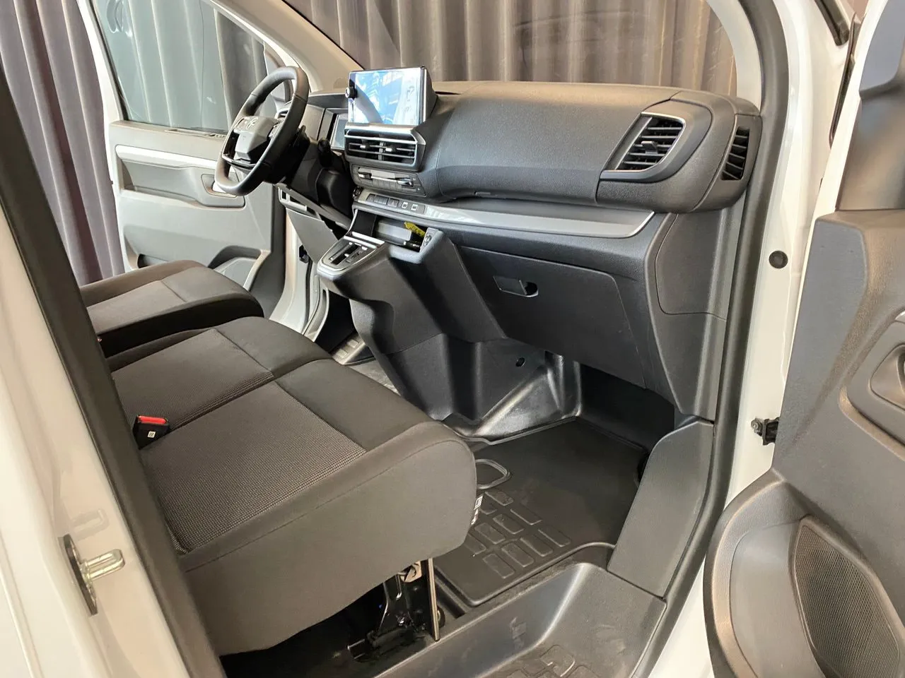 Vehicle image 30