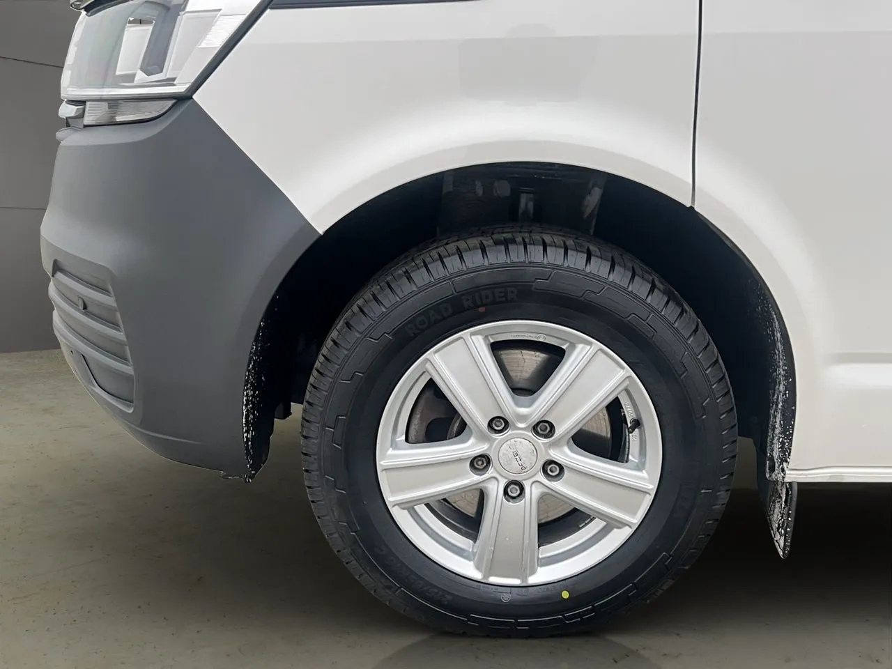 Vehicle image 25