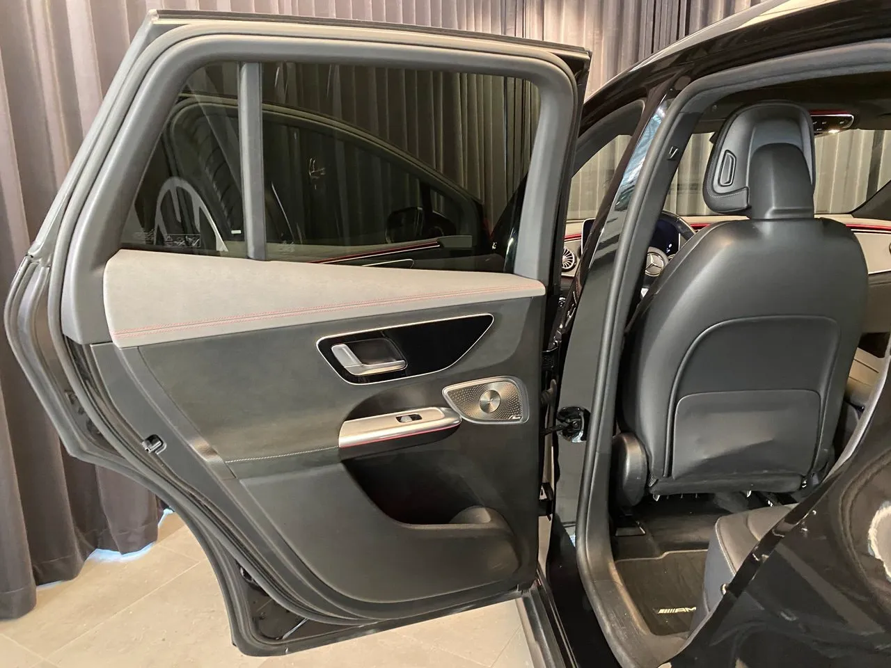 Vehicle image 28