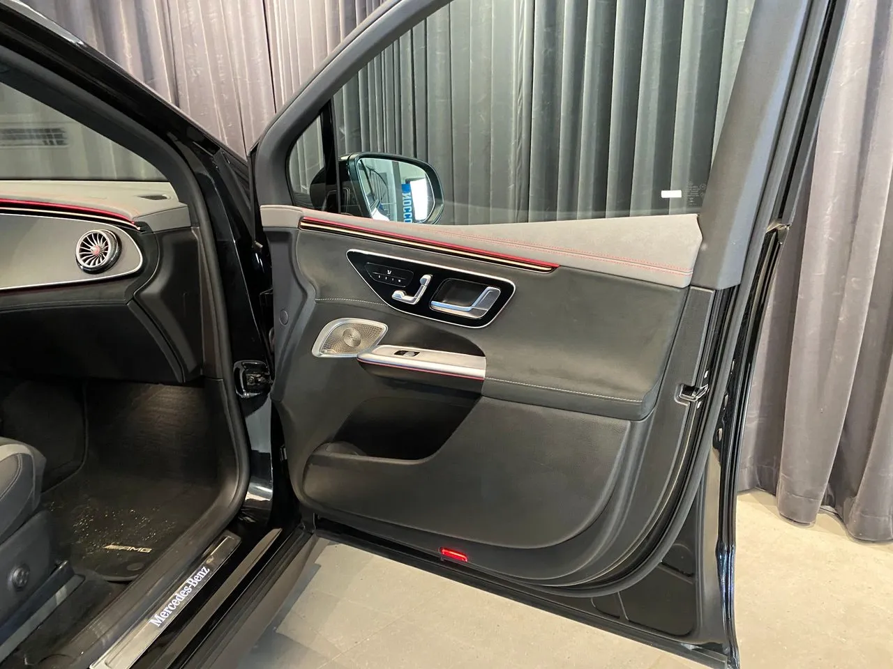 Vehicle image 36