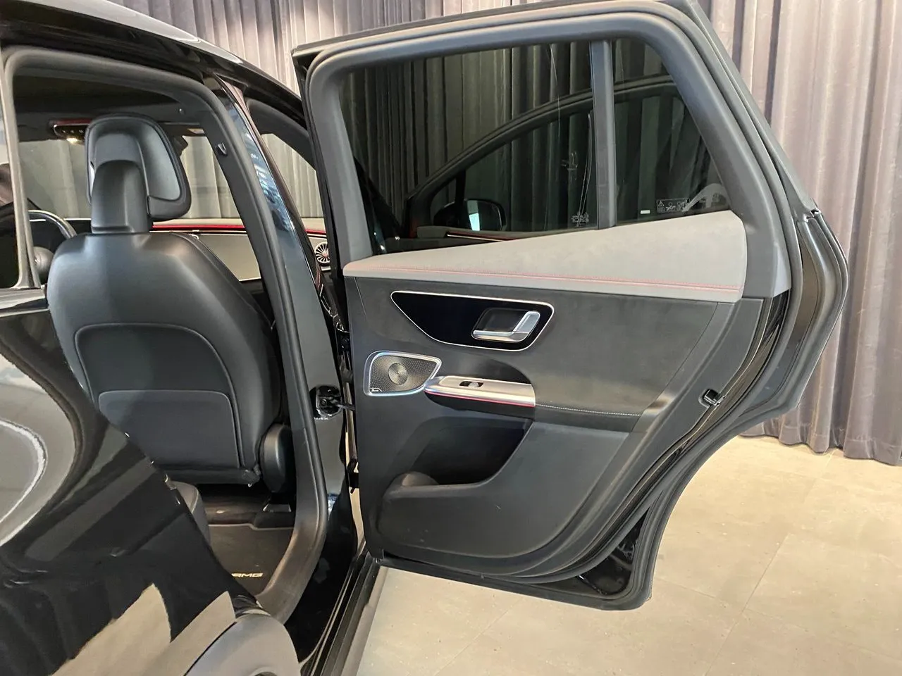 Vehicle image 33