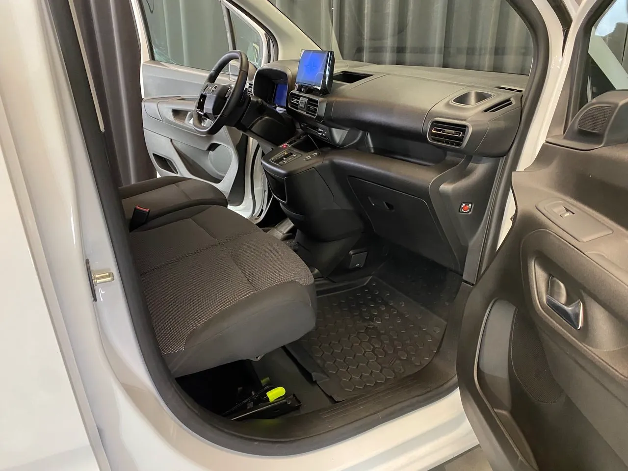Vehicle image 23