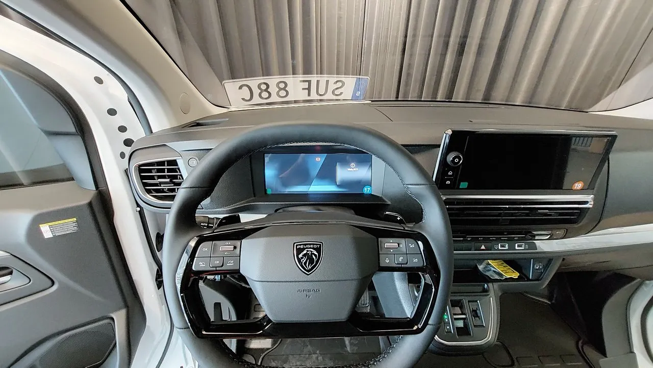 Vehicle image 34
