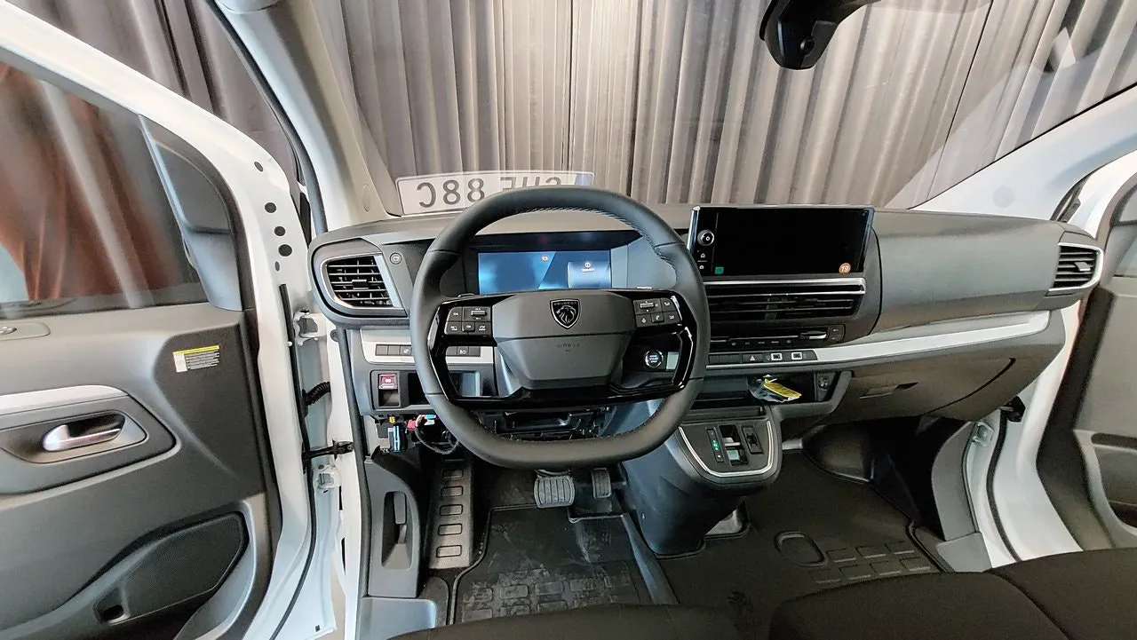 Vehicle image 33