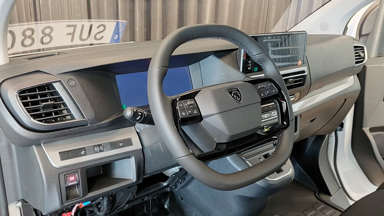 Vehicle image 30
