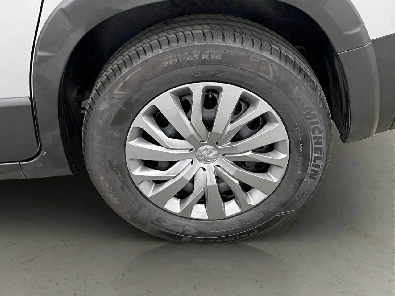 Vehicle image 30