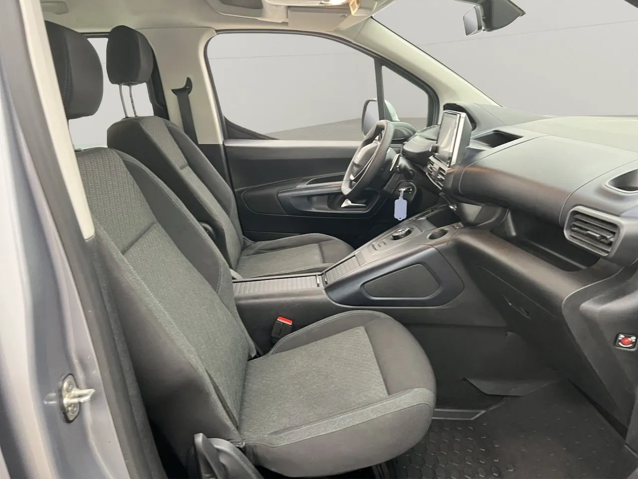 Vehicle image 25